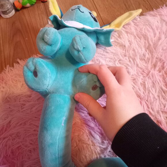 Pokemon Vaporeon Plushie - Picture 4 of 4